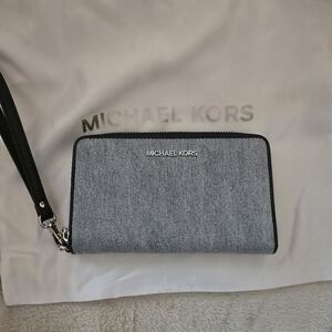 Michael Kors Jet Set Wristlet Wallet